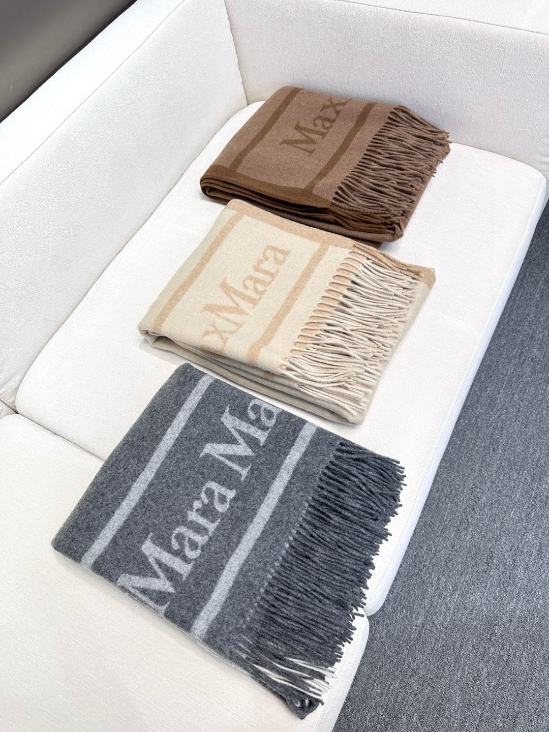 𝐌𝐚𝐱 𝐦𝐚𝐫𝐚 双面斗篷‼️原单品质牛货,气质的没有争议‼️本年度最in的走秀斗篷🤙🏻百搭的无敌的那种