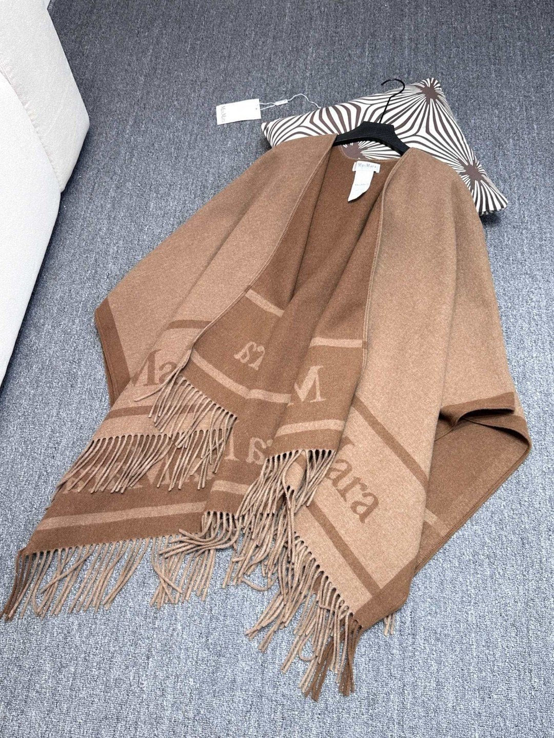 𝐌𝐚𝐱 𝐦𝐚𝐫𝐚 双面斗篷‼️原单品质牛货,气质的没有争议‼️本年度最in的走秀斗篷🤙🏻百搭的无敌的那种