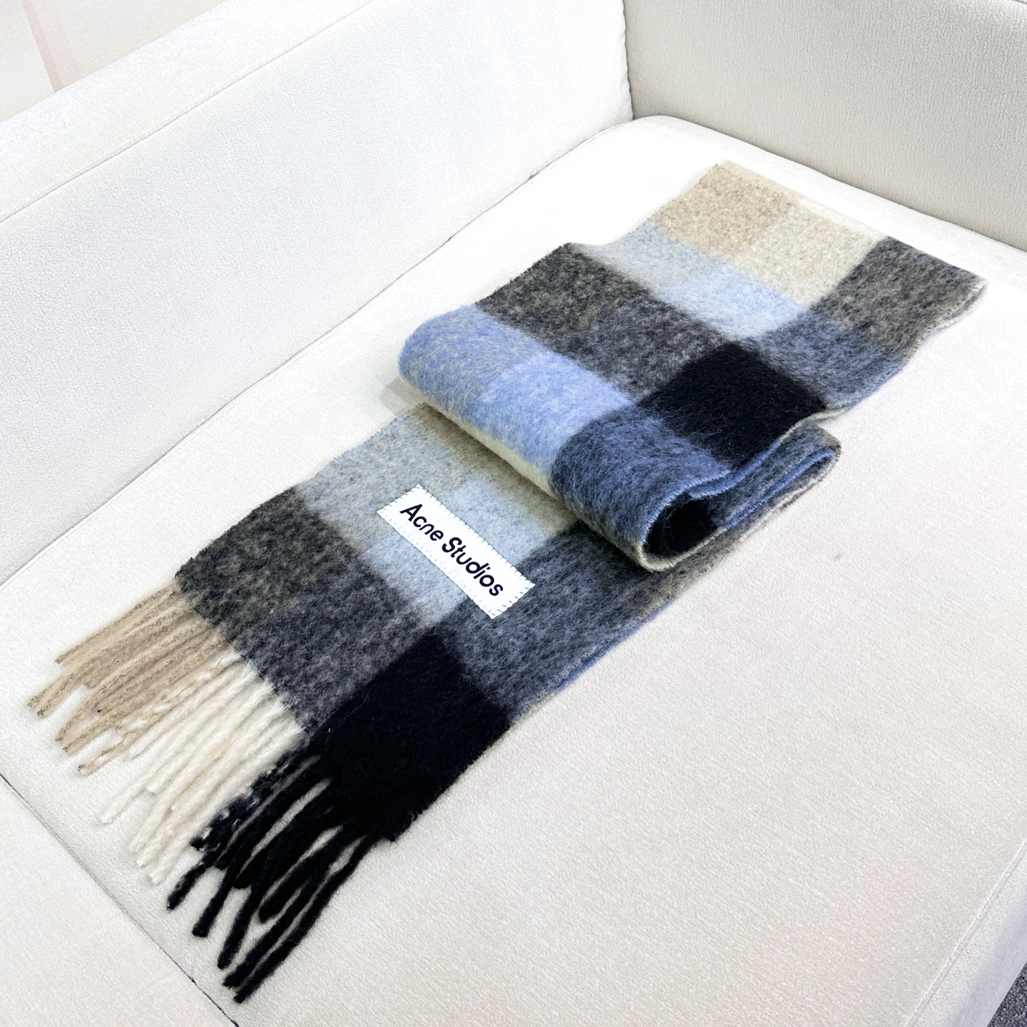 2025年爆款到货！✔️原厂原单，ACNE新款羊驼毛➕马海毛彩虹围巾，斯德哥尔摩的温暖色彩！第一眼便爱上