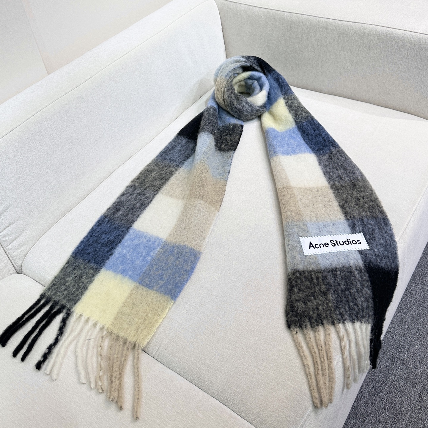 2025年爆款到货！✔️原厂原单，ACNE新款羊驼毛➕马海毛彩虹围巾，斯德哥尔摩的温暖色彩！第一眼便爱上