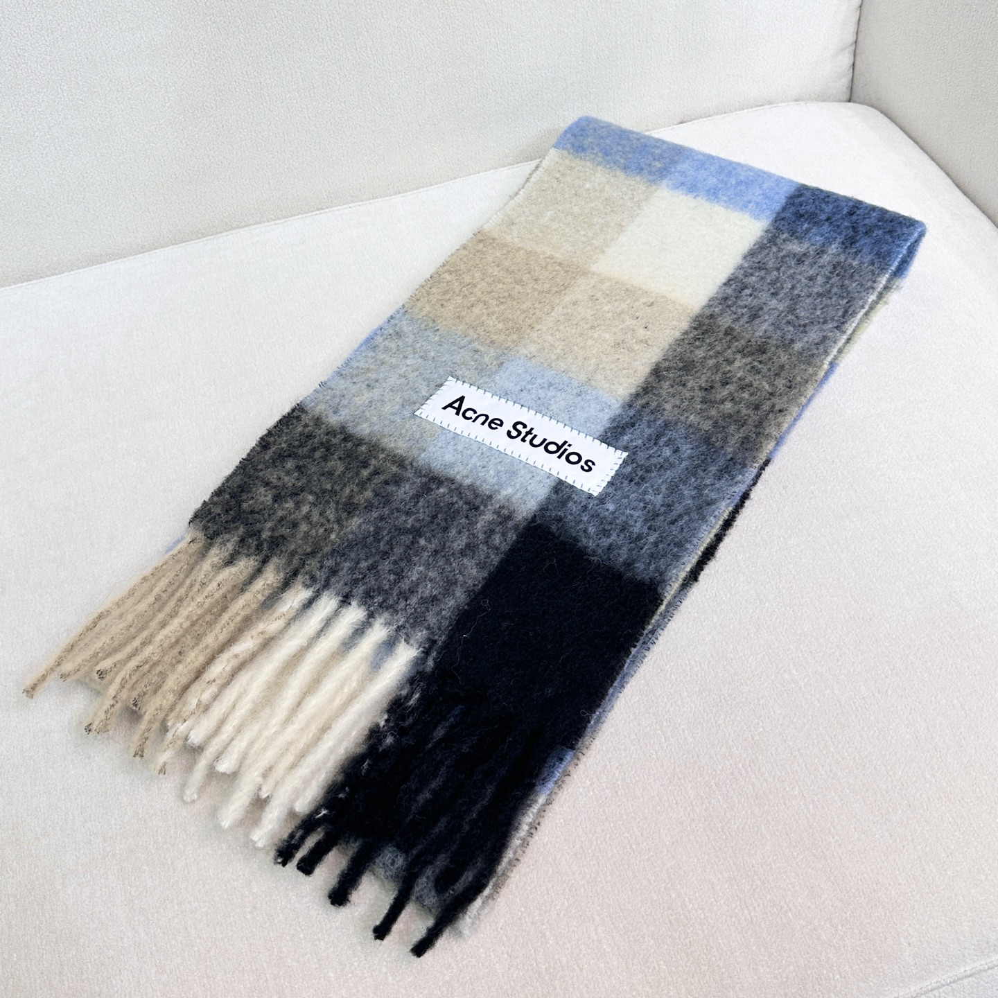 2025年爆款到货！✔️原厂原单，ACNE新款羊驼毛➕马海毛彩虹围巾，斯德哥尔摩的温暖色彩！第一眼便爱上