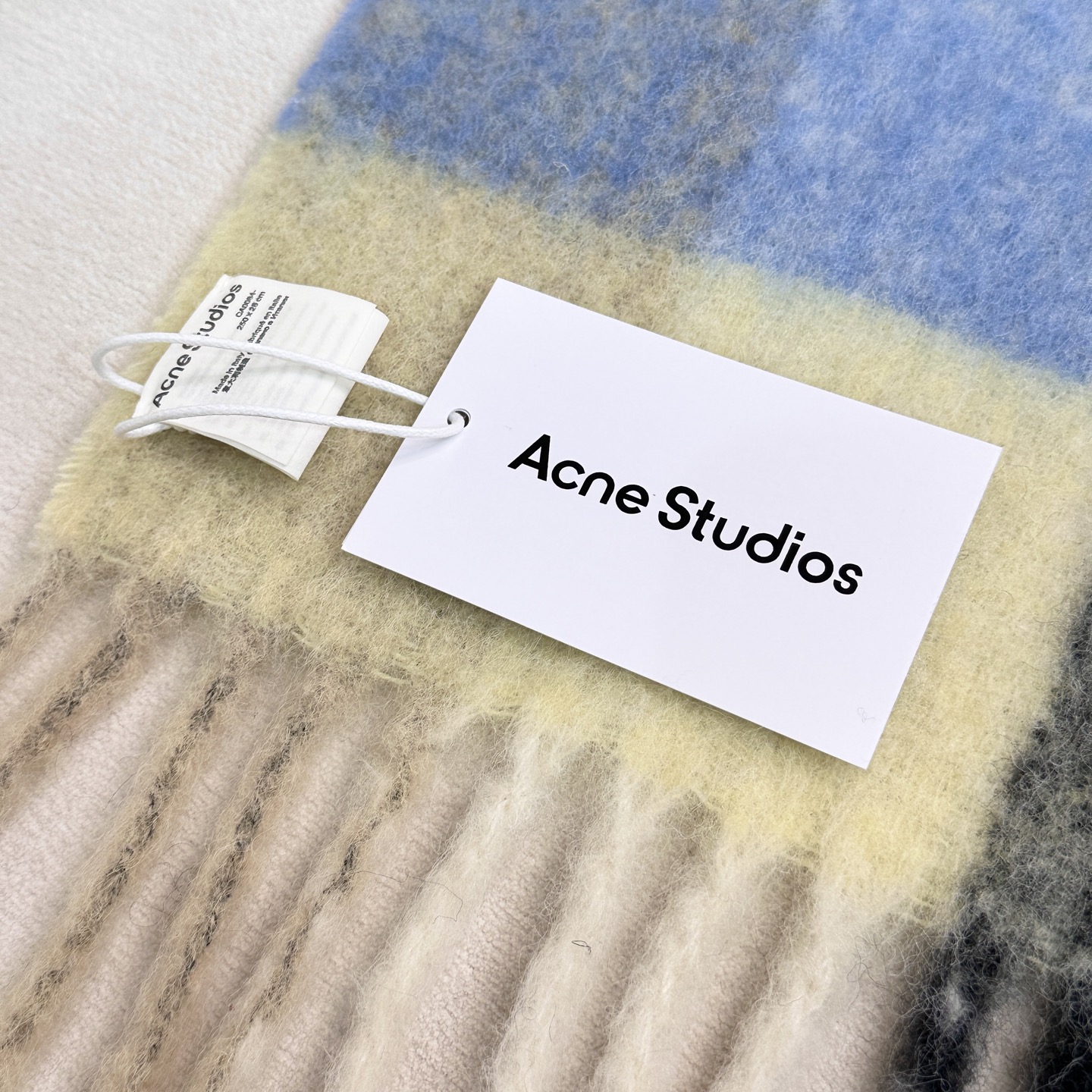 2025年爆款到货！✔️原厂原单，ACNE新款羊驼毛➕马海毛彩虹围巾，斯德哥尔摩的温暖色彩！第一眼便爱上