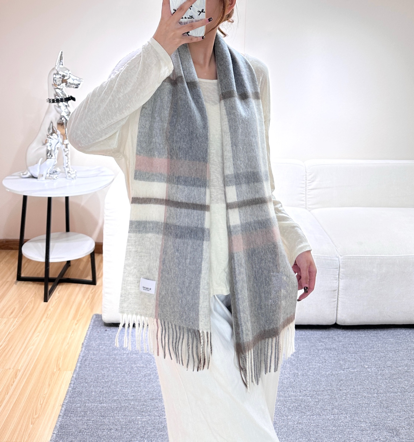 新款到！百分之百山羊绒！巴宝利难得的高端男款，非常正的男士围巾~面料大爱，非常柔软细腻舒服‼大气简约，超