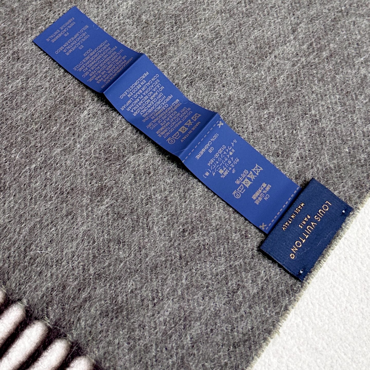 新款到❤️百分之百山羊绒！Lv难得的高端女款，非常正的男女士围巾~面料大爱，非常柔软细腻舒服‼大气简约，