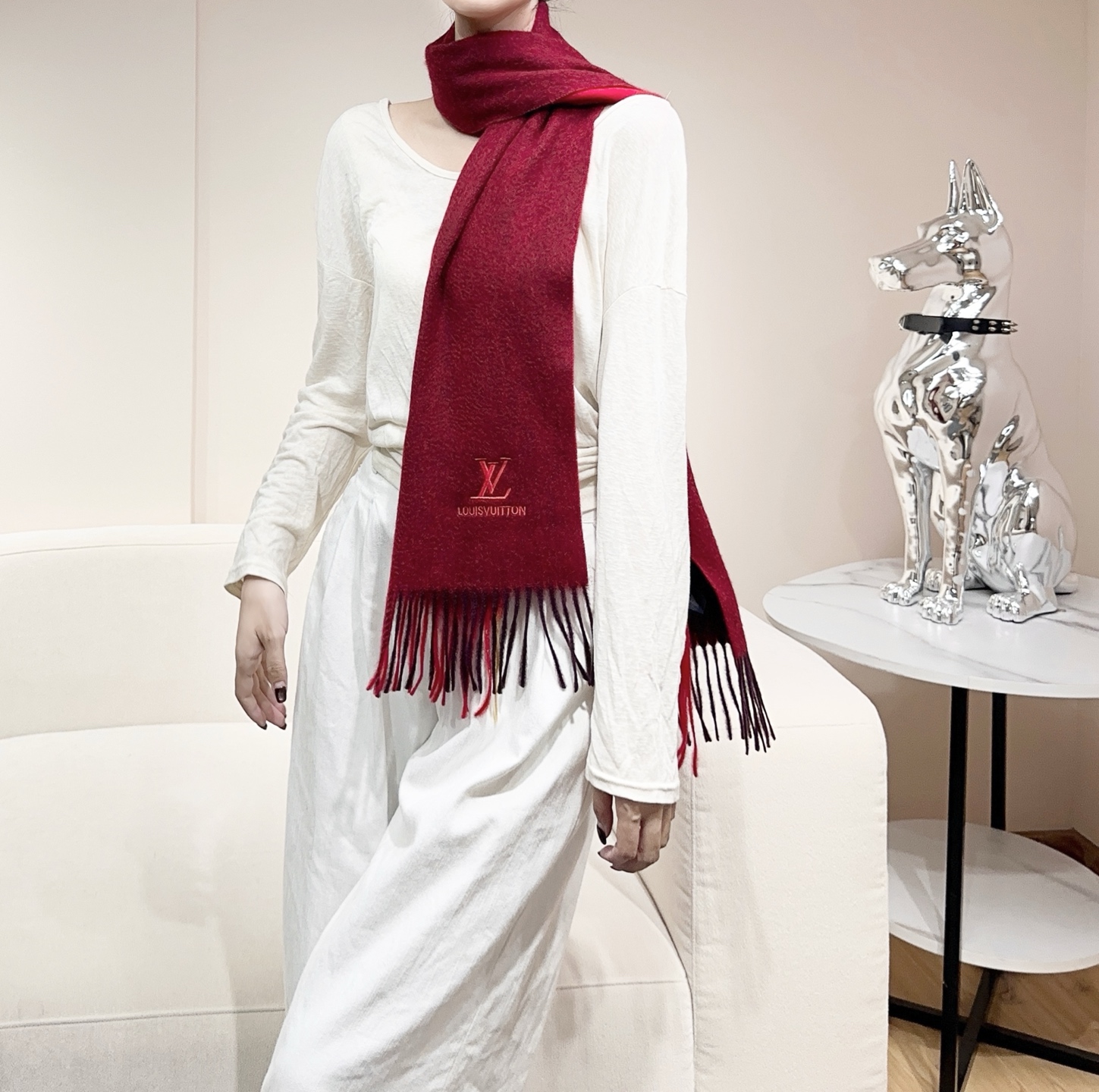 新款到❤️百分之百山羊绒！Lv难得的高端女款，非常正的男女士围巾~面料大爱，非常柔软细腻舒服‼大气简约，