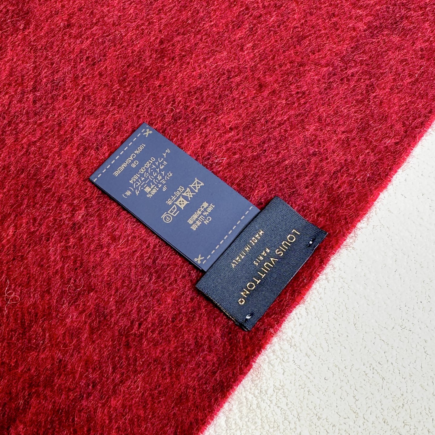 新款到❤️百分之百山羊绒！Lv难得的高端女款，非常正的男女士围巾~面料大爱，非常柔软细腻舒服‼大气简约，