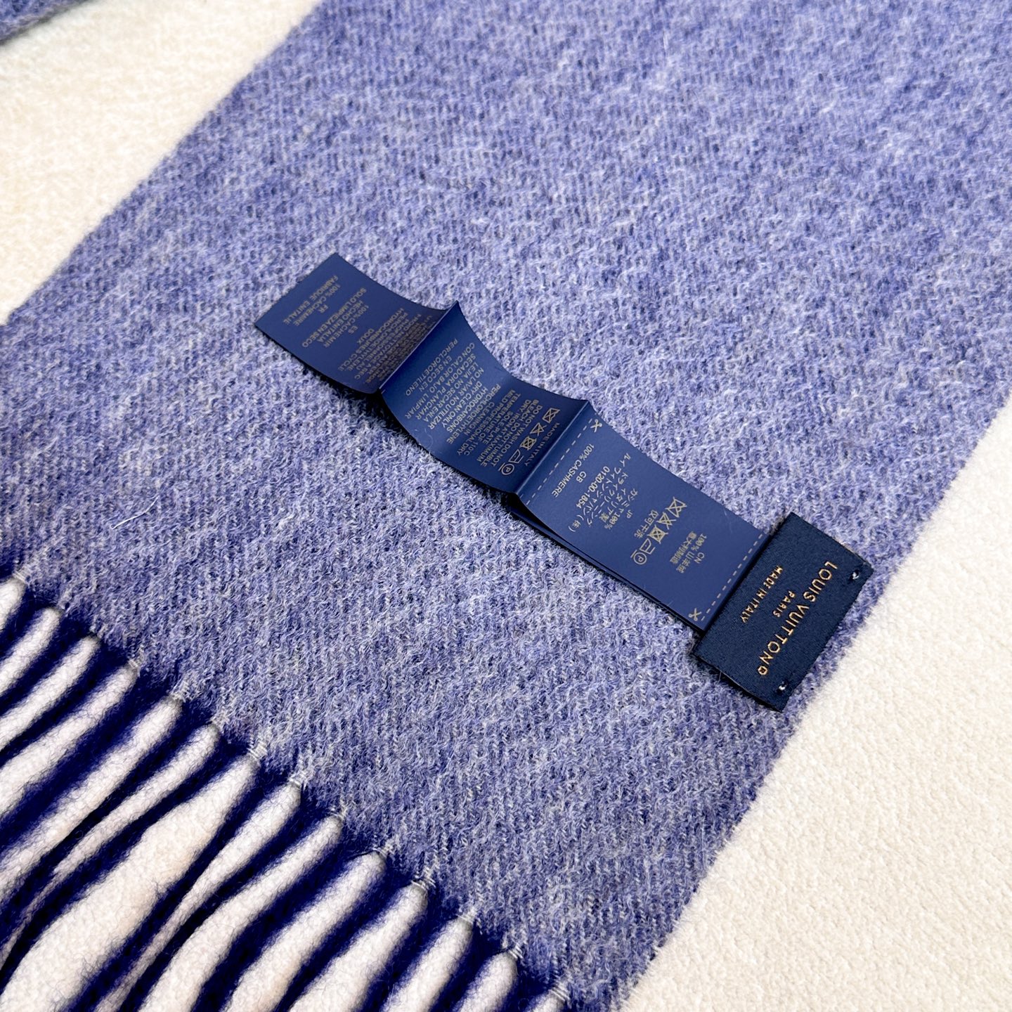 新款到❤️百分之百山羊绒！Lv难得的高端女款，非常正的男女士围巾~面料大爱，非常柔软细腻舒服‼大气简约，