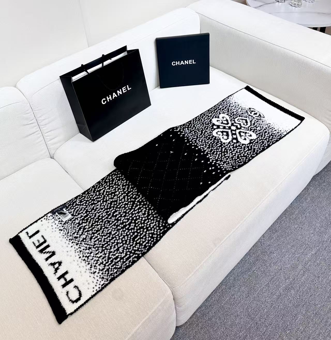 新款Chanel · 香奈儿难得一见的针织单品，温柔配色，超级迷恋❗️气质低调恬静又不失优雅❗️】重点推