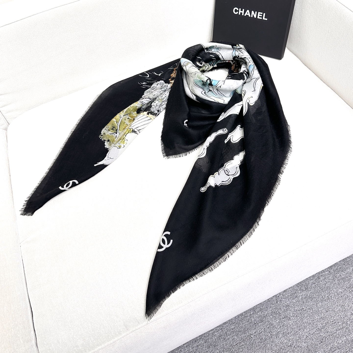CHANEL 塔尖的单品 ，25秋冬高级手工坊系列作品梦幻而极具电影感，灵感来自嘉柏丽尔·香奈儿收藏的中