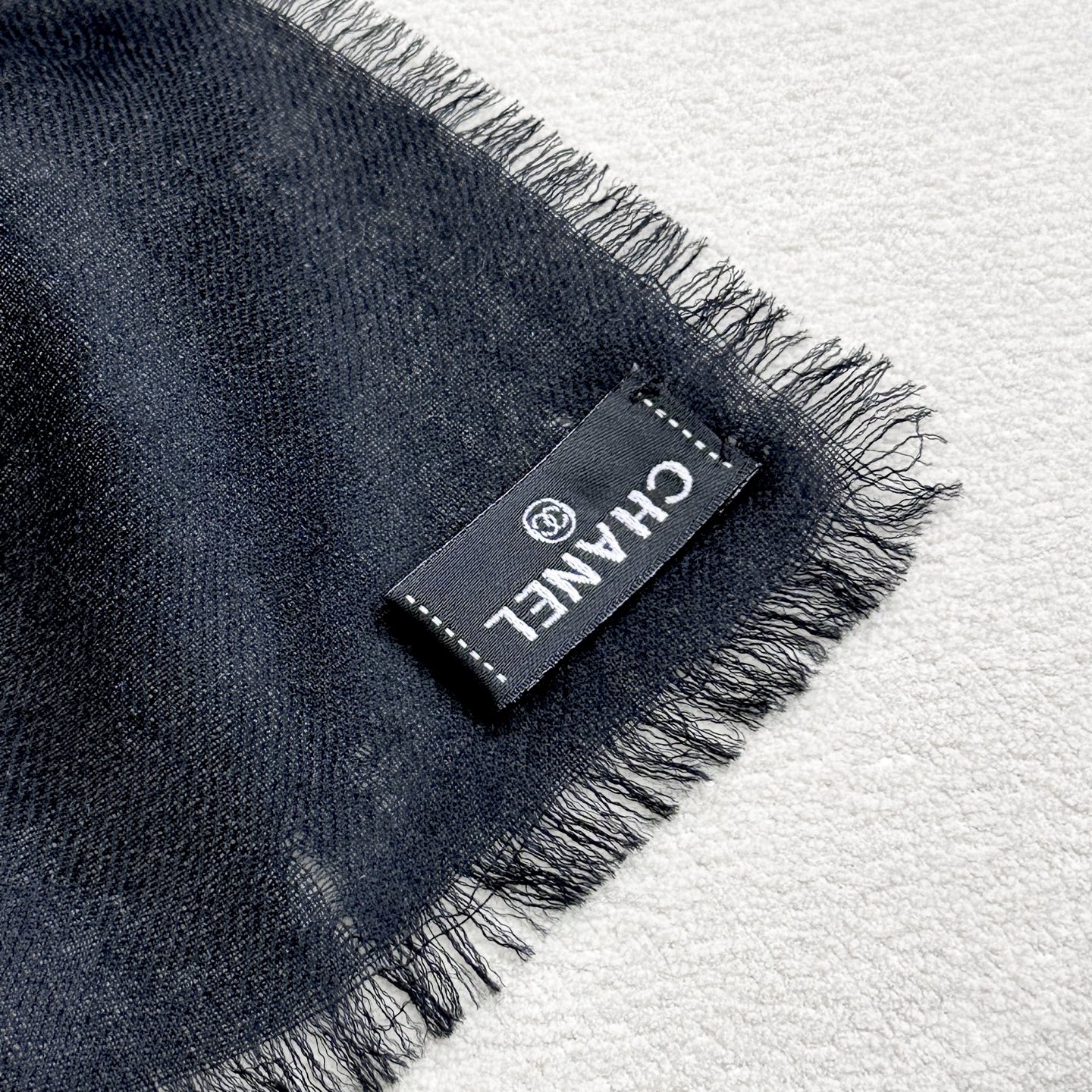 CHANEL 塔尖的单品 ，25秋冬高级手工坊系列作品梦幻而极具电影感，灵感来自嘉柏丽尔·香奈儿收藏的中