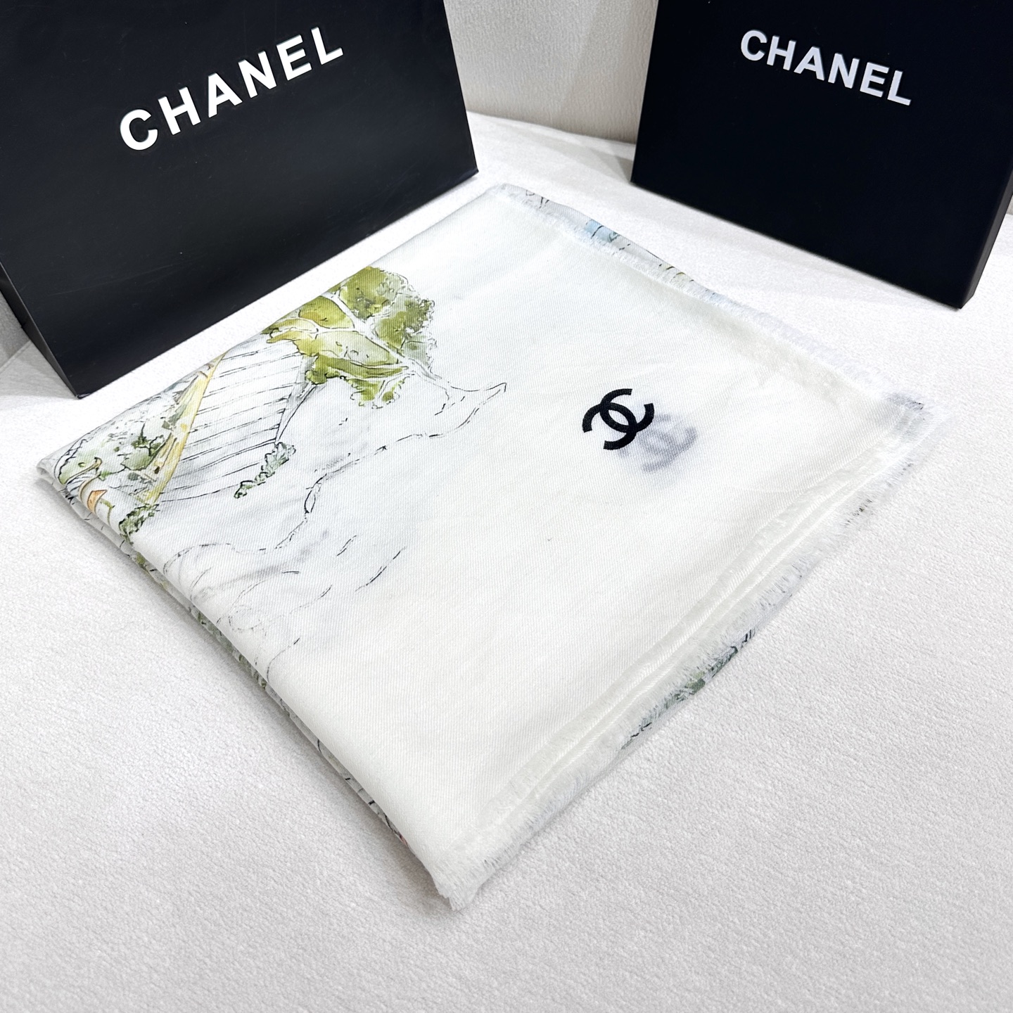 CHANEL 塔尖的单品 ，25秋冬高级手工坊系列作品梦幻而极具电影感，灵感来自嘉柏丽尔·香奈儿收藏的中