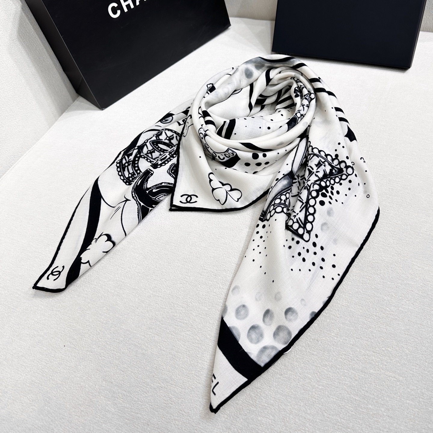 ✨上新💛香奈儿【110尺寸 双面同色 丝毛款】 羊绒方巾‼️抢‼️VIP推荐 ‼️👍下手一定要快【高端 