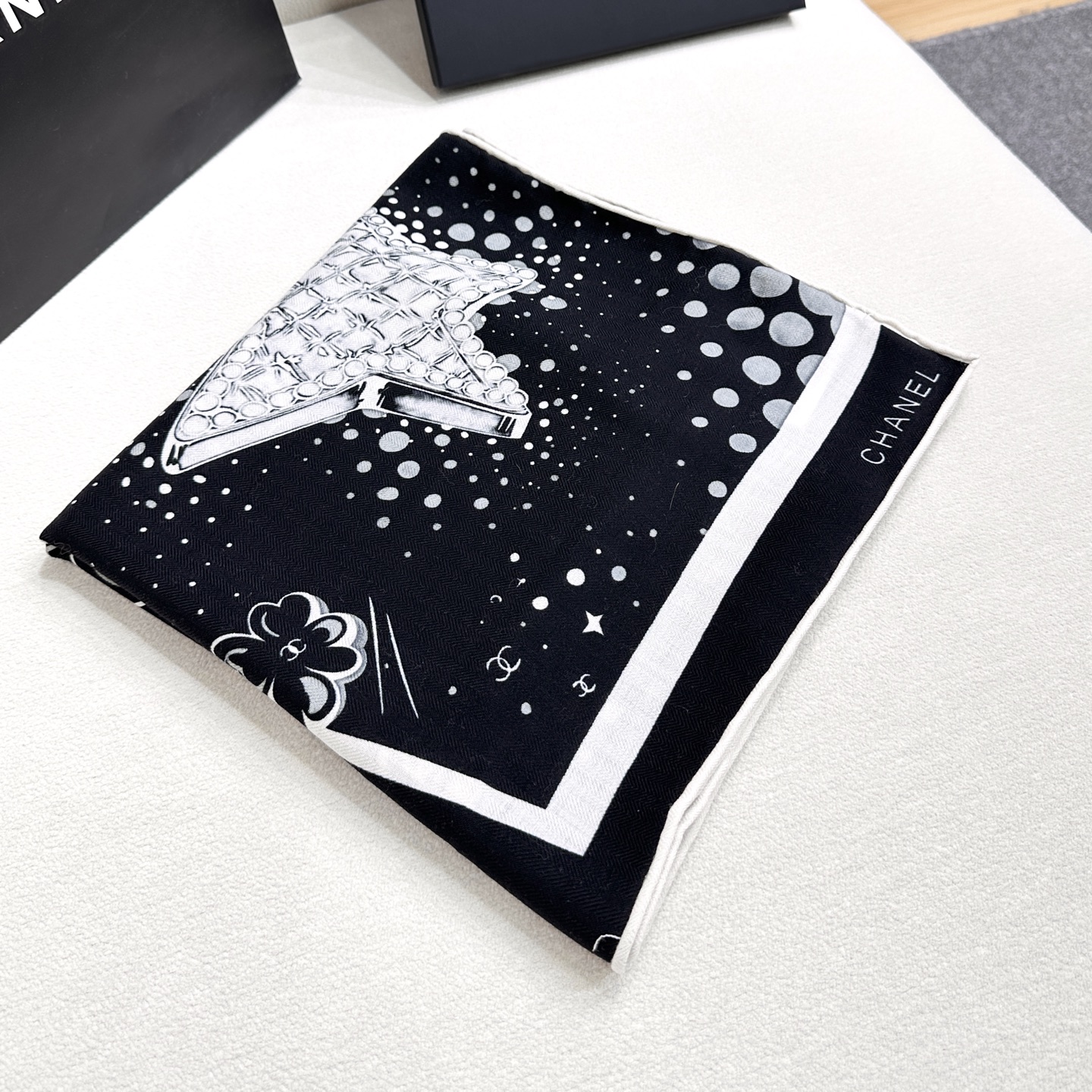 ✨上新💛香奈儿【110尺寸 双面同色 丝毛款】 羊绒方巾‼️抢‼️VIP推荐 ‼️👍下手一定要快【高端 