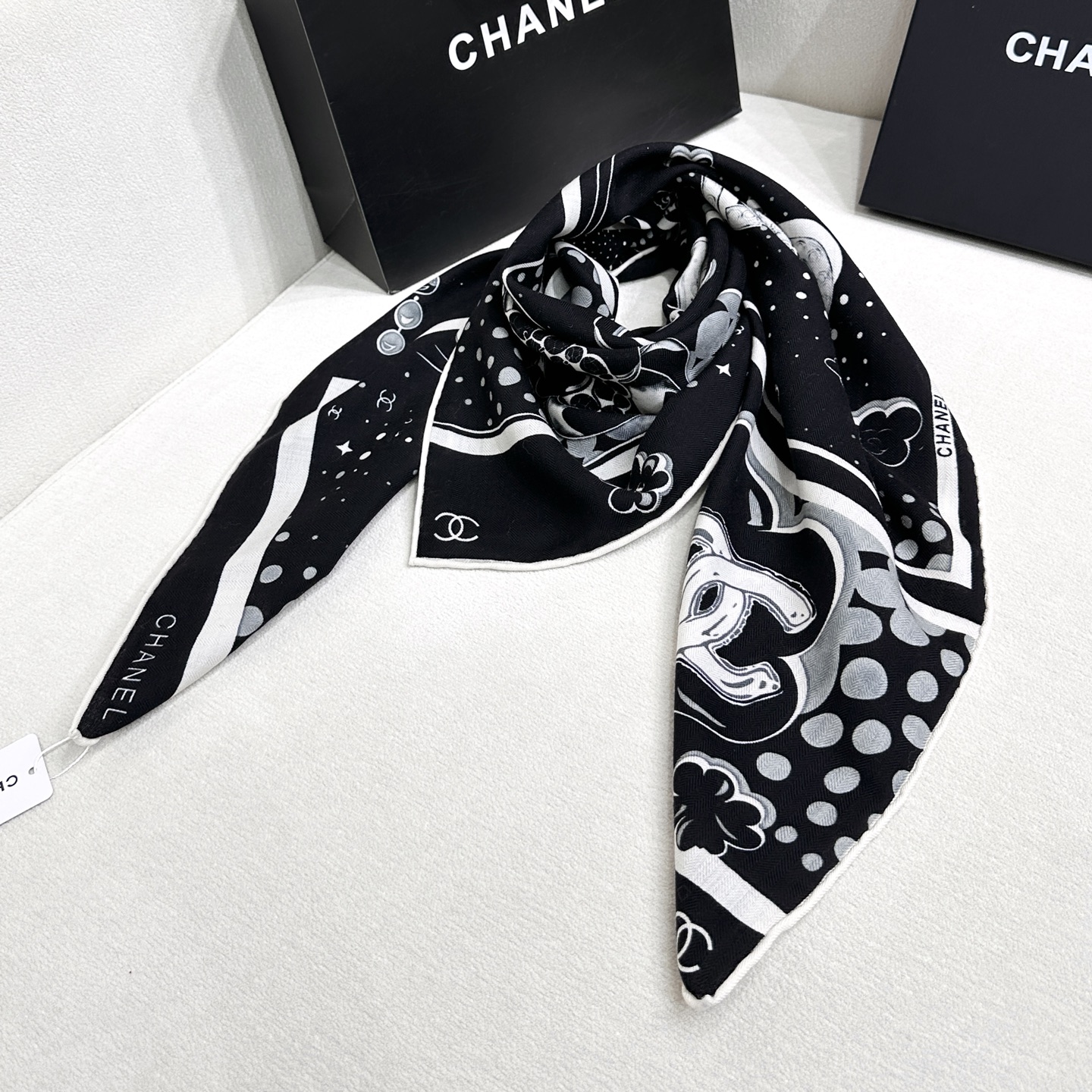 ✨上新💛香奈儿【110尺寸 双面同色 丝毛款】 羊绒方巾‼️抢‼️VIP推荐 ‼️👍下手一定要快【高端 