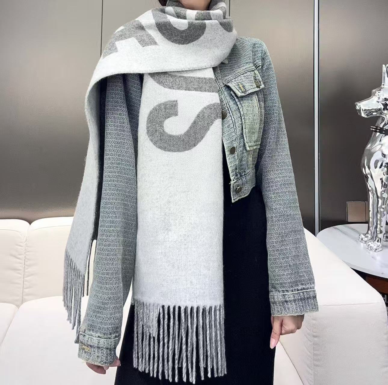 ✨Jacquemus 双面围巾❗今年真的被疯狂种草 今年冬天就非宠这条 好看的要疯掉了，太有型太有魅力了