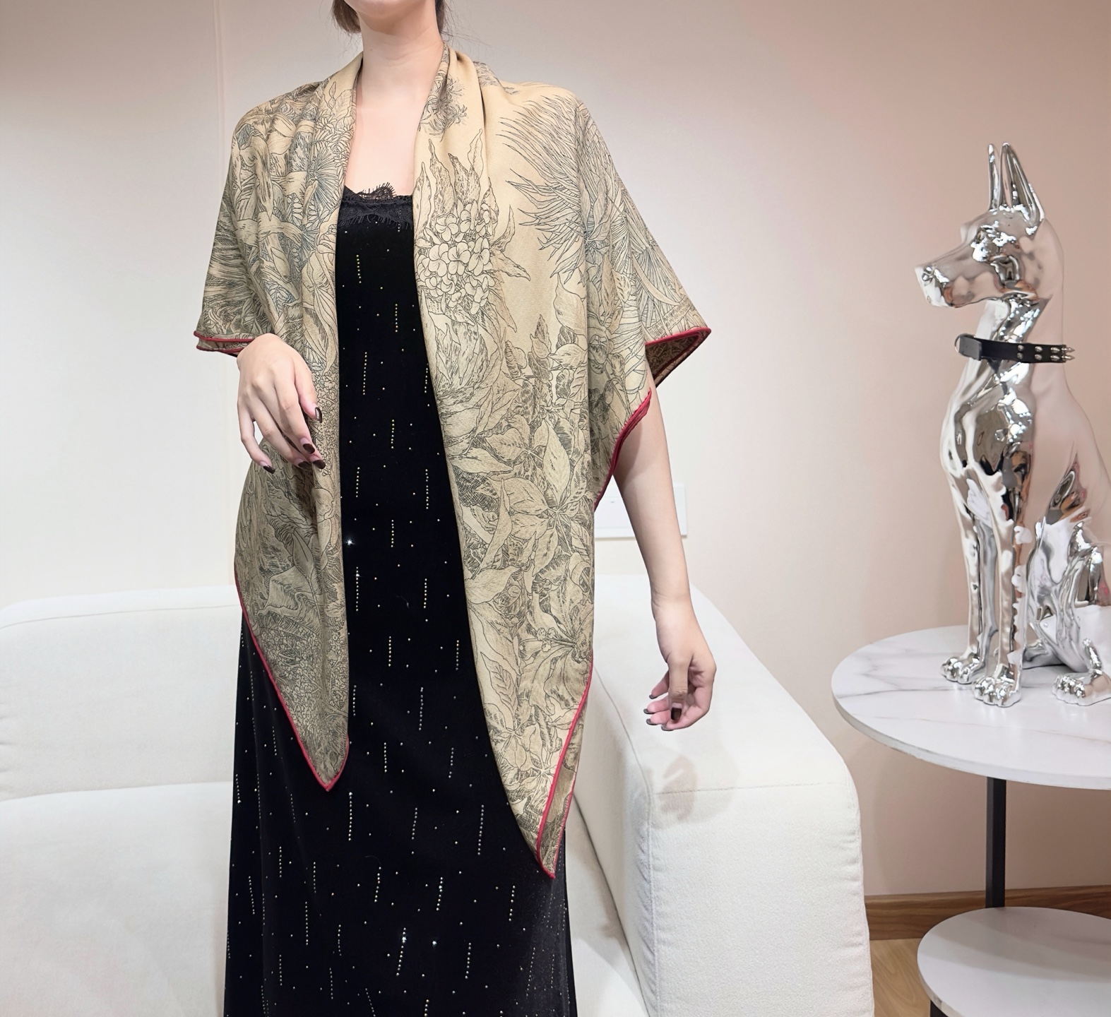 P230 【双面同色 丝毛款】羊绒新款 买了都说好看‼️推荐💕【巴勒莫植物园 140】羊绒方巾‼️H家ZG爆款🎁💟立体呈现图案纹路实物档次极高👍👍特殊工艺高端研发惊艳问世🌟特殊尖端工艺处理👍‼️受到白富美的喜欢 无论是品质 款式 价格都令大牌控的她们尖叫 超高性价比 绝对值得入手‼️‼️尺寸：140cm*140cm，70%羊绒+30%真丝