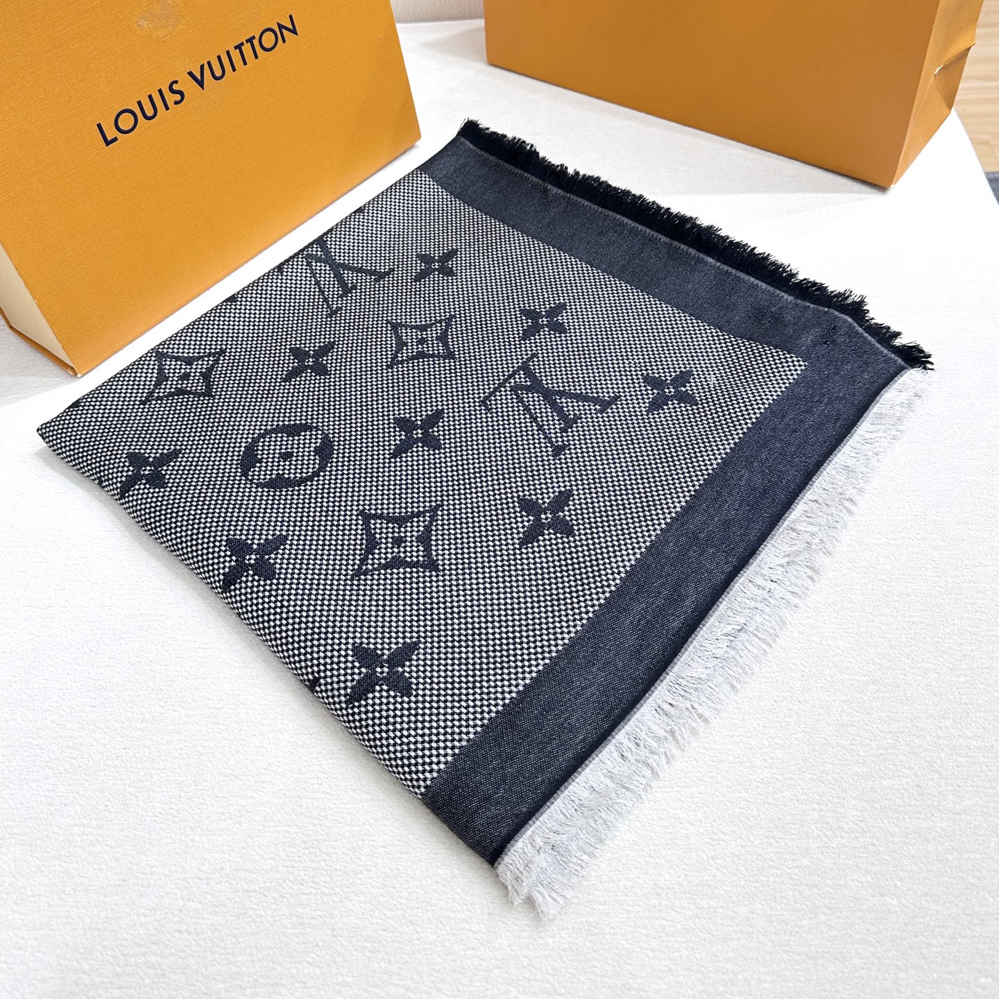 𝐋𝐨𝐮𝐢𝐬 𝐕𝐮𝐢𝐭𝐭𝐨𝐧 25高订版 编号:M73677Neo Natté Monogram 披肩为芦