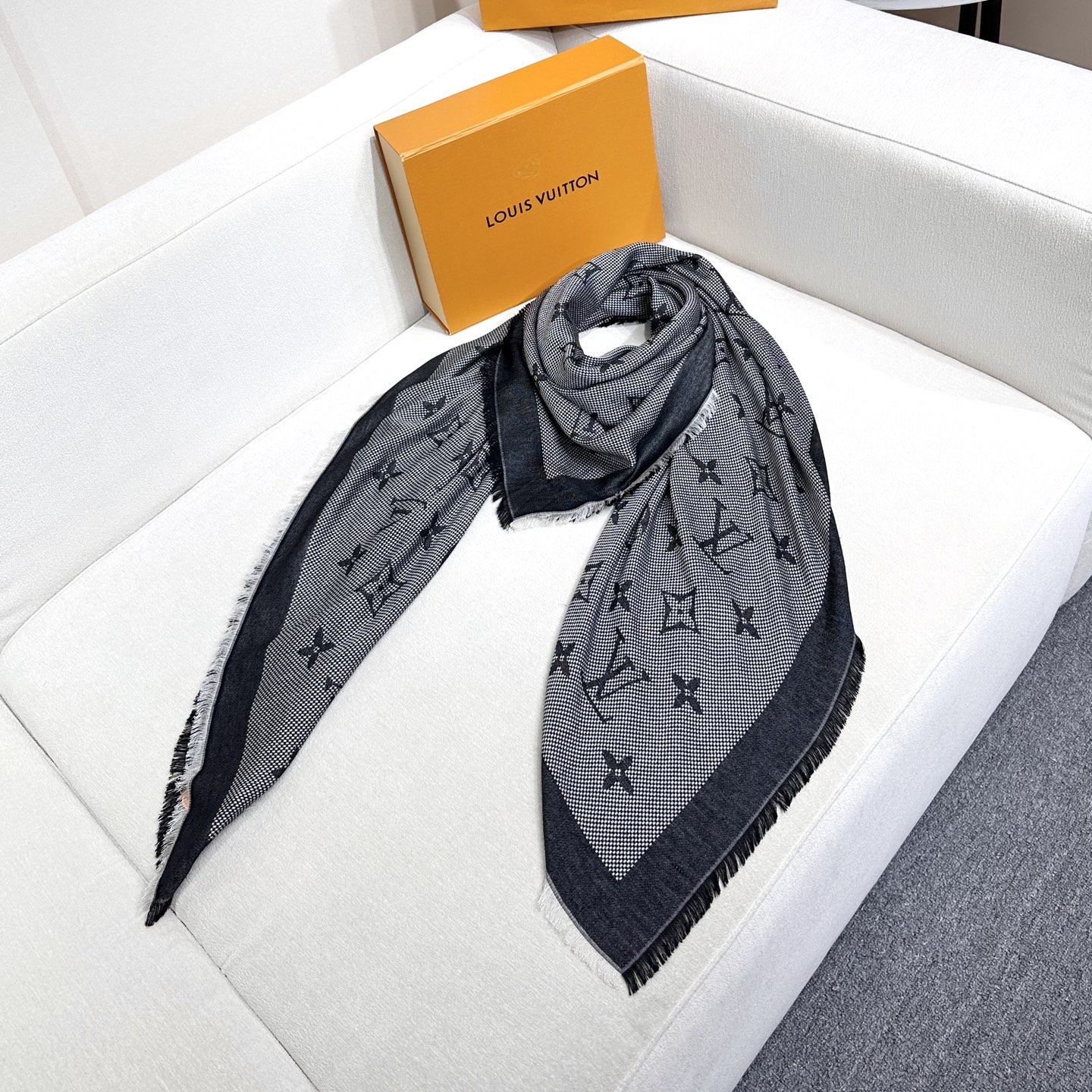 𝐋𝐨𝐮𝐢𝐬 𝐕𝐮𝐢𝐭𝐭𝐨𝐧 25高订版 编号:M73677Neo Natté Monogram 披肩为芦