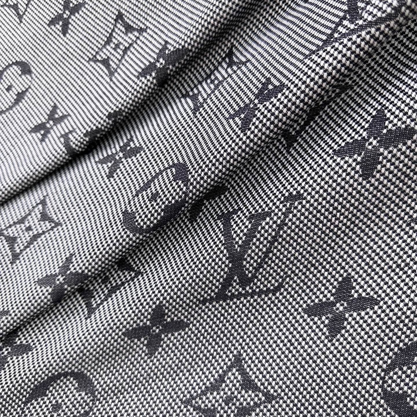 𝐋𝐨𝐮𝐢𝐬 𝐕𝐮𝐢𝐭𝐭𝐨𝐧 25高订版 编号:M73677Neo Natté Monogram 披肩为芦