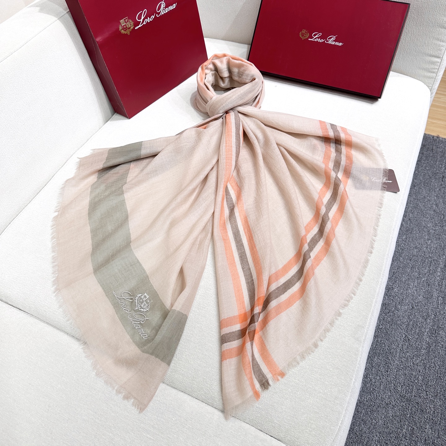 💃💃LP极品原单【LP轻盈格纹长巾】‼️♨️高尖端产物⚠️重磅呈现 ，绝无仅有 史无前例 100%纯山羊