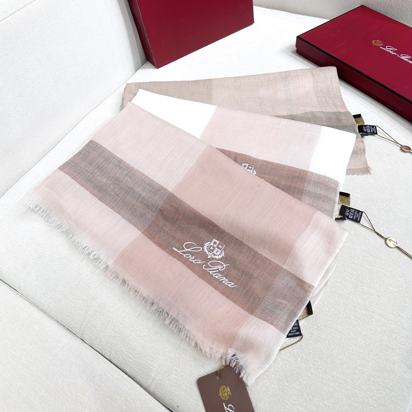 💃💃LP极品原单【LP轻盈格纹长巾】‼️♨️高尖端产物⚠️重磅呈现 ，绝无仅有 史无前例 100%纯山羊