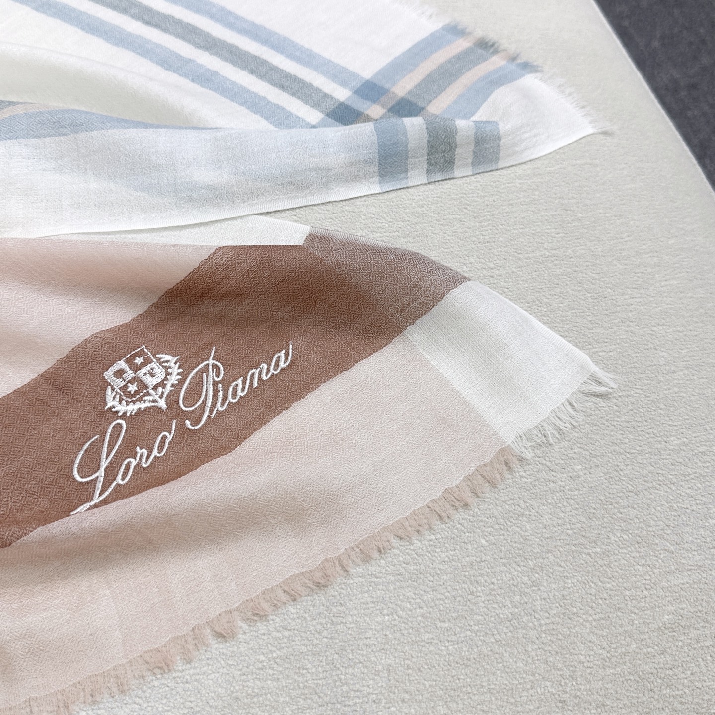 💃💃LP极品原单【LP轻盈格纹长巾】‼️♨️高尖端产物⚠️重磅呈现 ，绝无仅有 史无前例 100%纯山羊