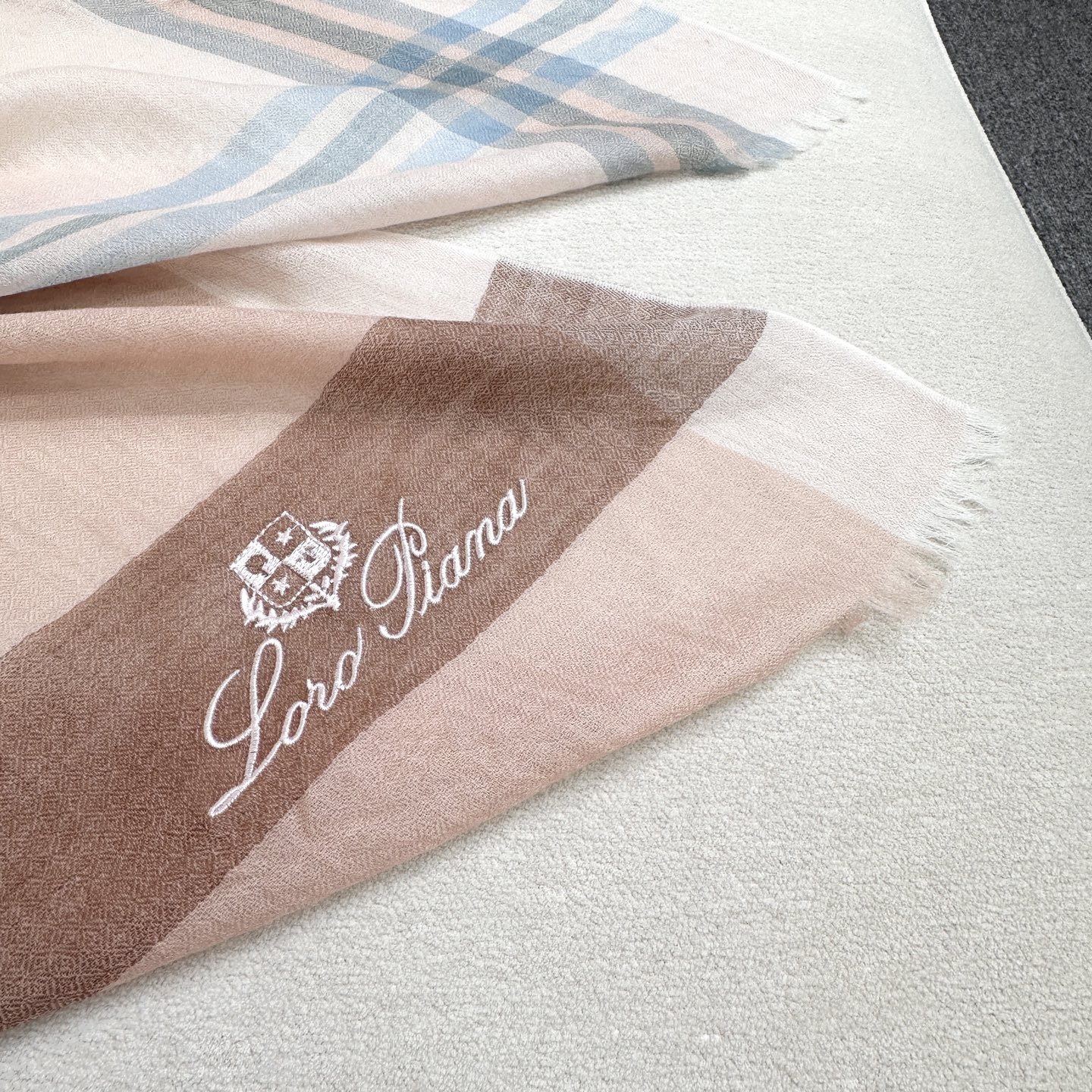 💃💃LP极品原单【LP轻盈格纹长巾】‼️♨️高尖端产物⚠️重磅呈现 ，绝无仅有 史无前例 100%纯山羊