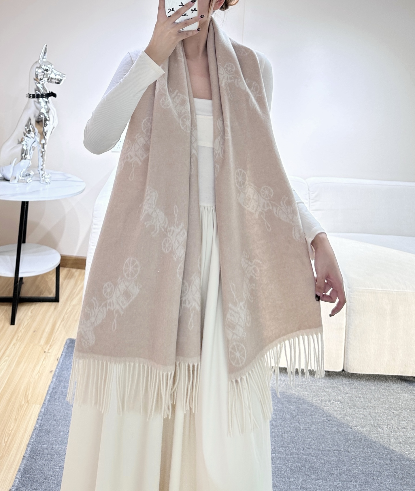 Coach经典C logo两色披肩也太好看了吧！不仅有颜值还有品质，97%羊毛+3%羊绒，手感超级软糯和