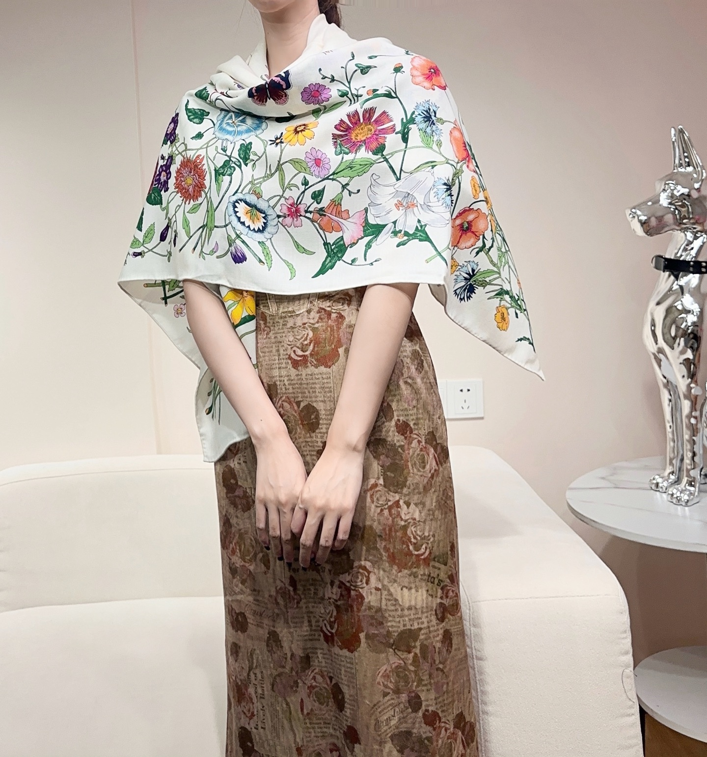 ❤️新Gucci双面同色花卉羊绒围巾~超级抬气色！高级女人味！】羊绒围巾也能这么美！！！Gucci这款双