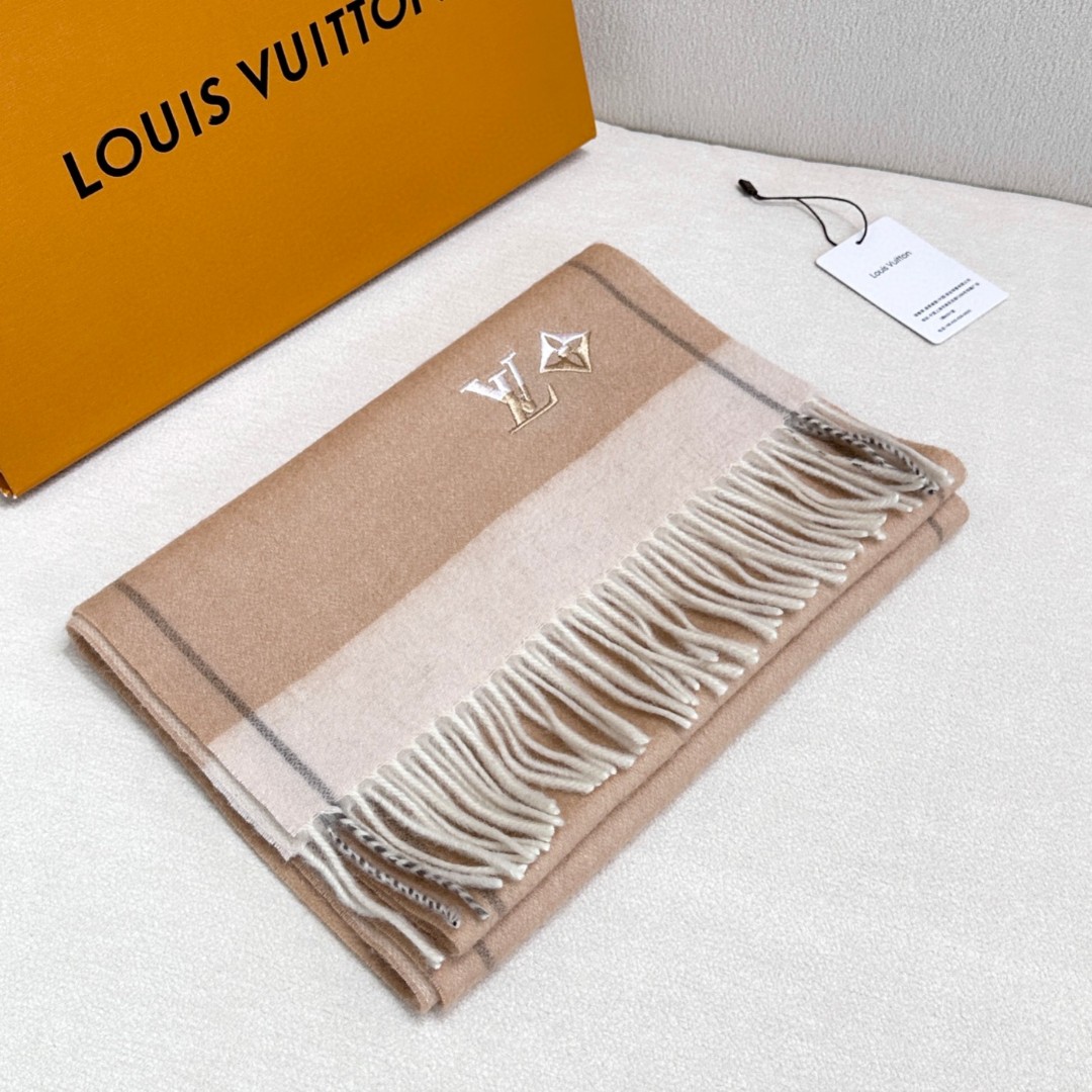 怒赞自留，难得的高端女款‼️家属福利‼️LV非常正的男女围巾~面料大爱，非常柔软细腻舒服，‼️大气简约，