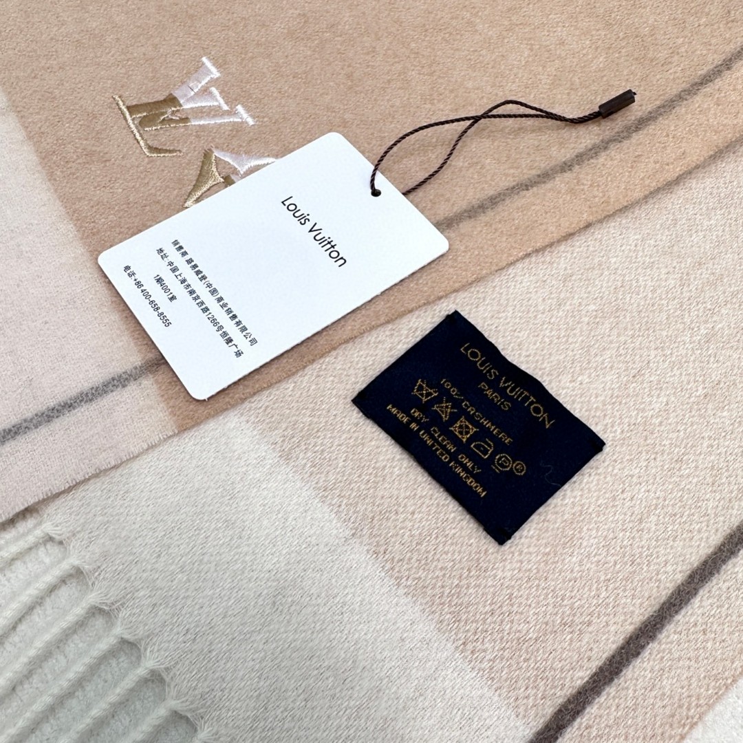 怒赞自留，难得的高端女款‼️家属福利‼️LV非常正的男女围巾~面料大爱，非常柔软细腻舒服，‼️大气简约，