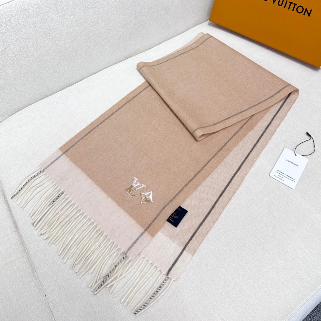 怒赞自留，难得的高端女款‼️家属福利‼️LV非常正的男女围巾~面料大爱，非常柔软细腻舒服，‼️大气简约，