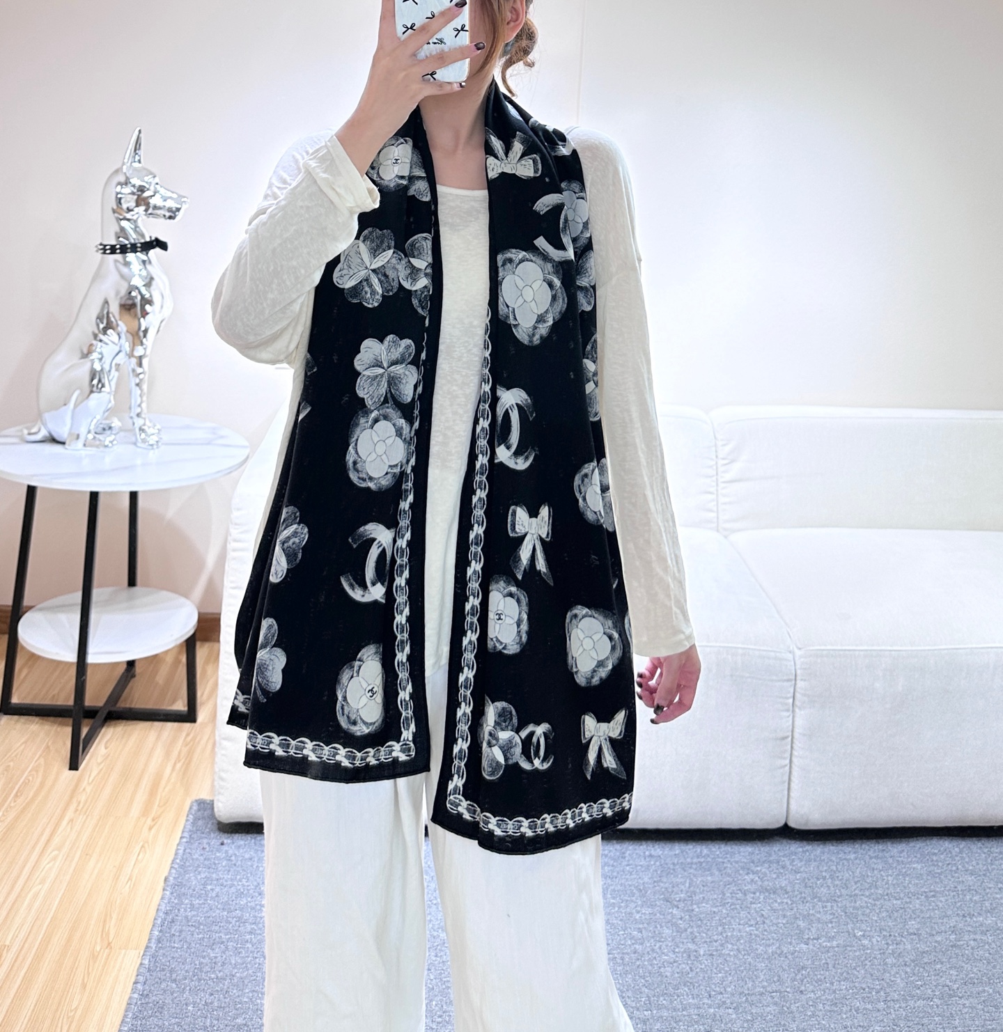 💞小香【山茶花长围巾】~超级抬气色！高级女人味！羊绒围巾也能这么美！！！这款双面花卉羊绒围巾真的好高级！