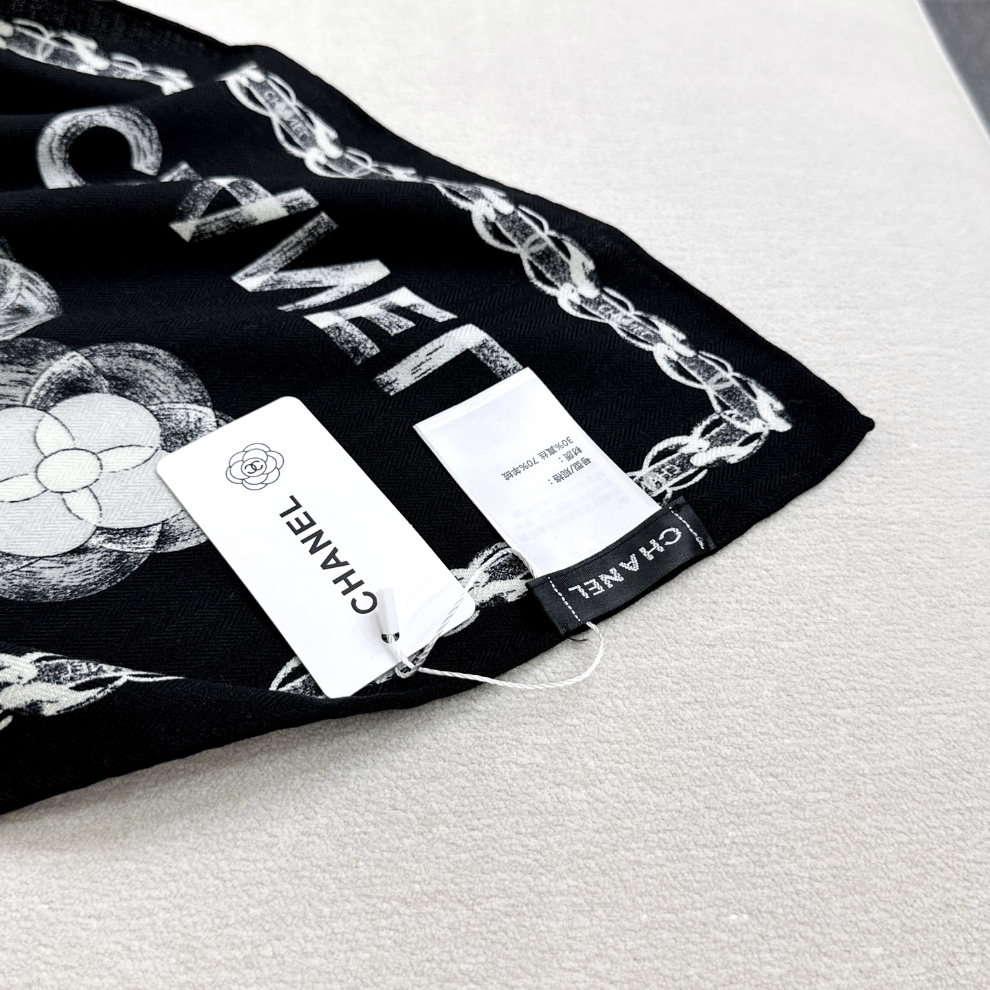 💞小香【山茶花长围巾】~超级抬气色！高级女人味！羊绒围巾也能这么美！！！这款双面花卉羊绒围巾真的好高级！