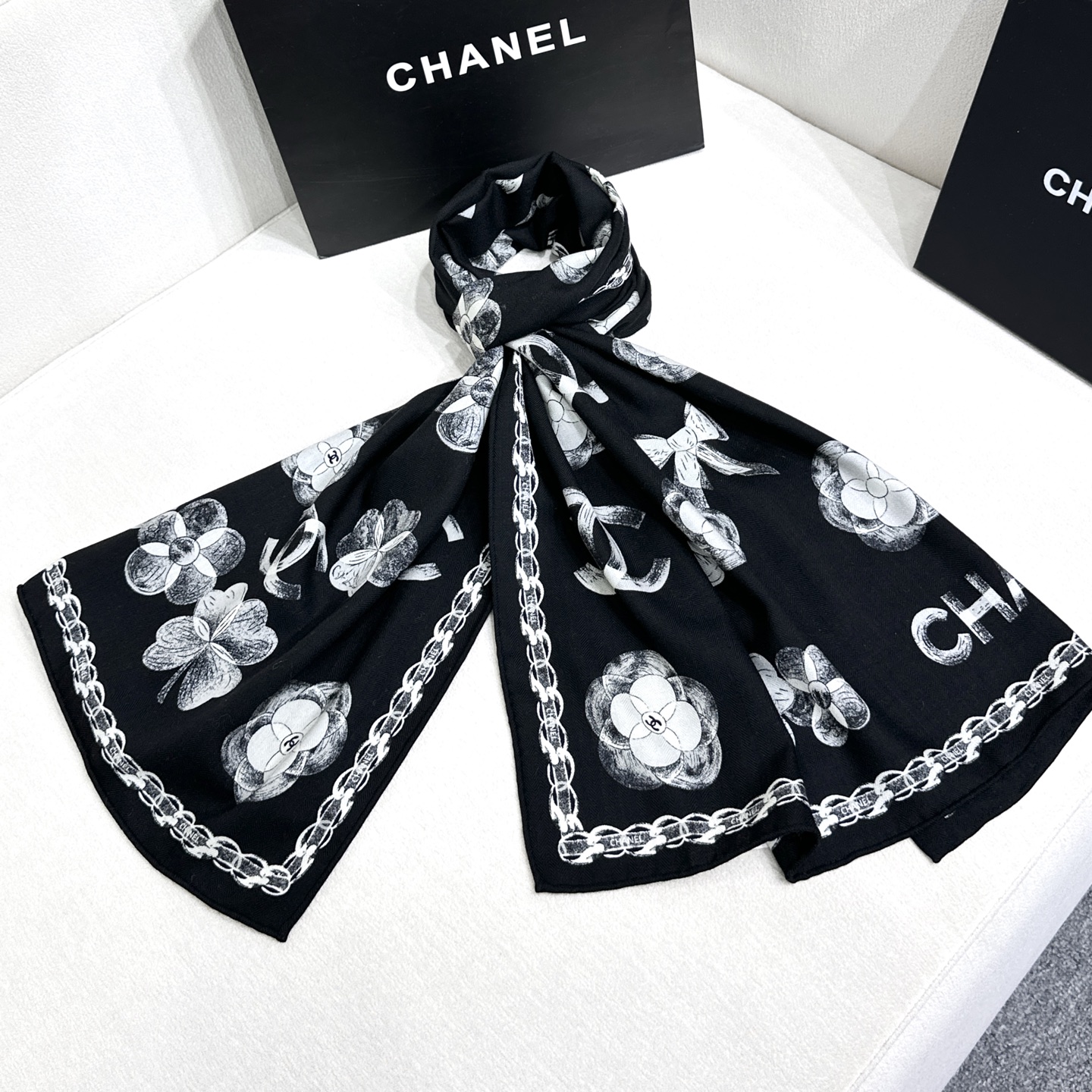 💞小香【山茶花长围巾】~超级抬气色！高级女人味！羊绒围巾也能这么美！！！这款双面花卉羊绒围巾真的好高级！