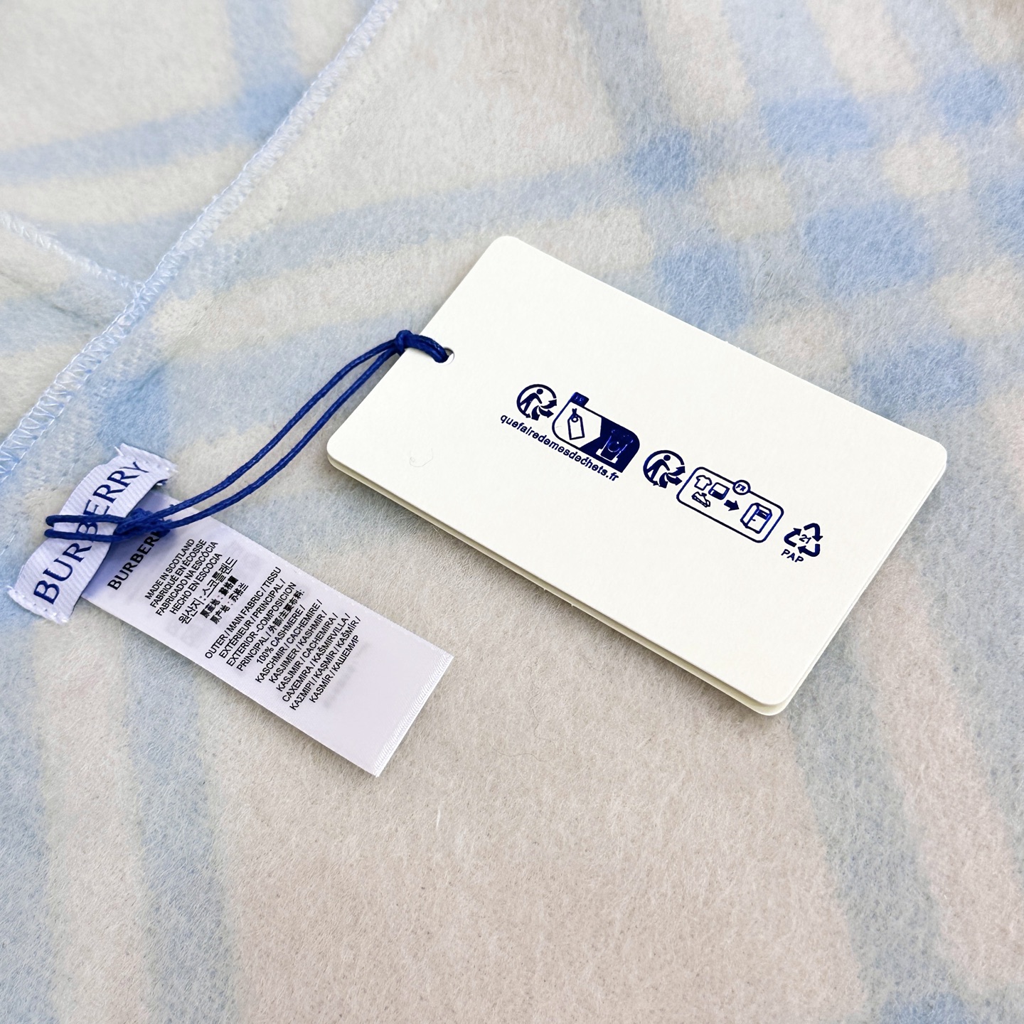 𝐁𝐮𝐫𝐛𝐞𝐫𝐫𝐲 • 2025《格纹连帽围巾》Size：195x30cm 100%绵羊毛经典格纹～干练气