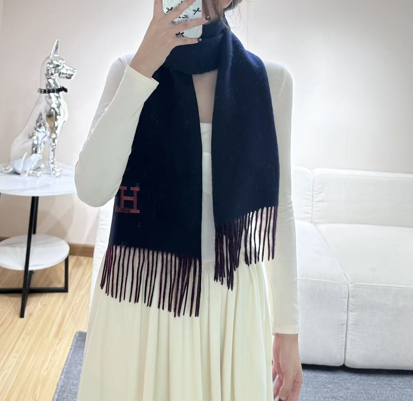 Hermes · 爱马仕，难得一见的温柔配色，低调又不失优雅❗️】重点推荐❗️双边配色，一条围巾两种风格