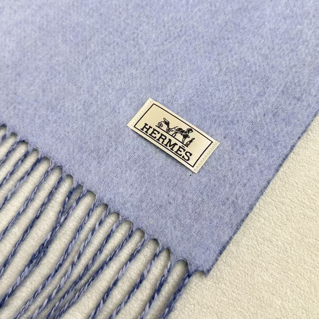Hermes · 爱马仕，难得一见的温柔配色，低调又不失优雅❗️】重点推荐❗️双边配色，一条围巾两种风格