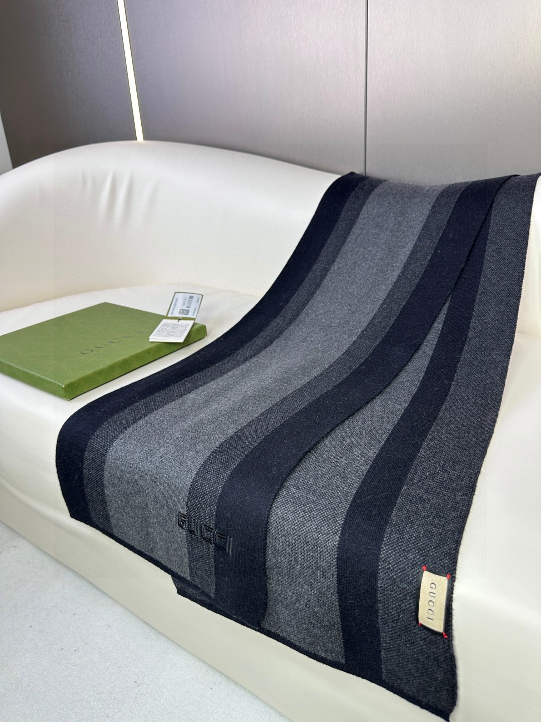 GUCCI 爆款上新 高端男士围巾👍【经典条纹】独家牛货🐂 简单的Logo，体现出高品味 冬季必备！这种