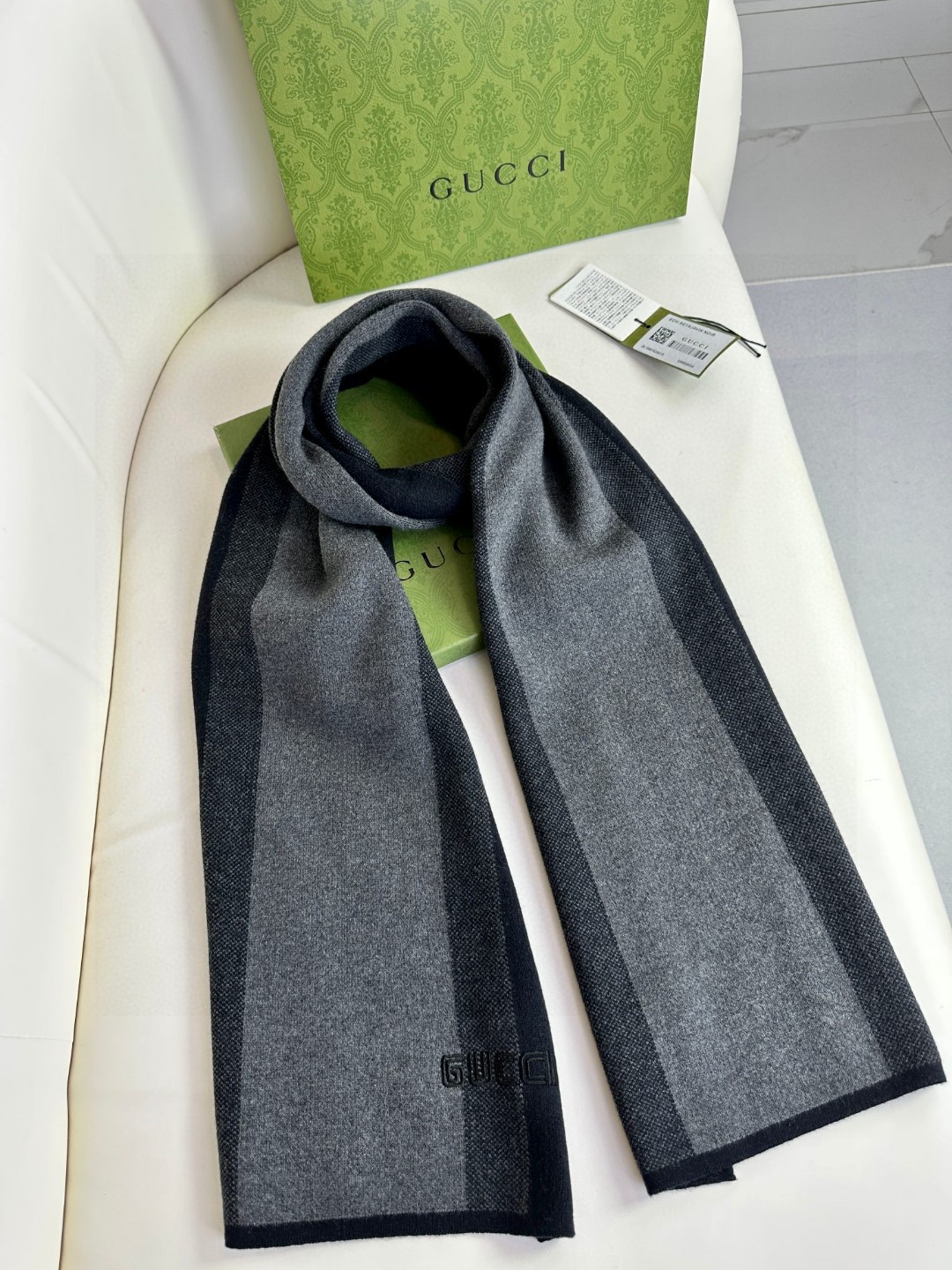 GUCCI 爆款上新 高端男士围巾👍【经典条纹】独家牛货🐂 简单的Logo，体现出高品味 冬季必备！这种