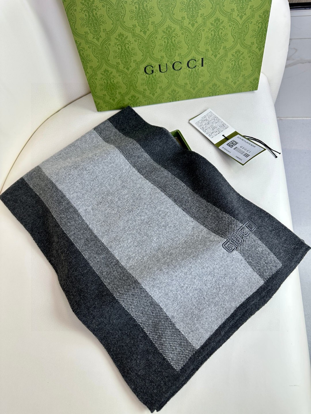 GUCCI 爆款上新 高端男士围巾👍【经典条纹】独家牛货🐂 简单的Logo，体现出高品味 冬季必备！这种