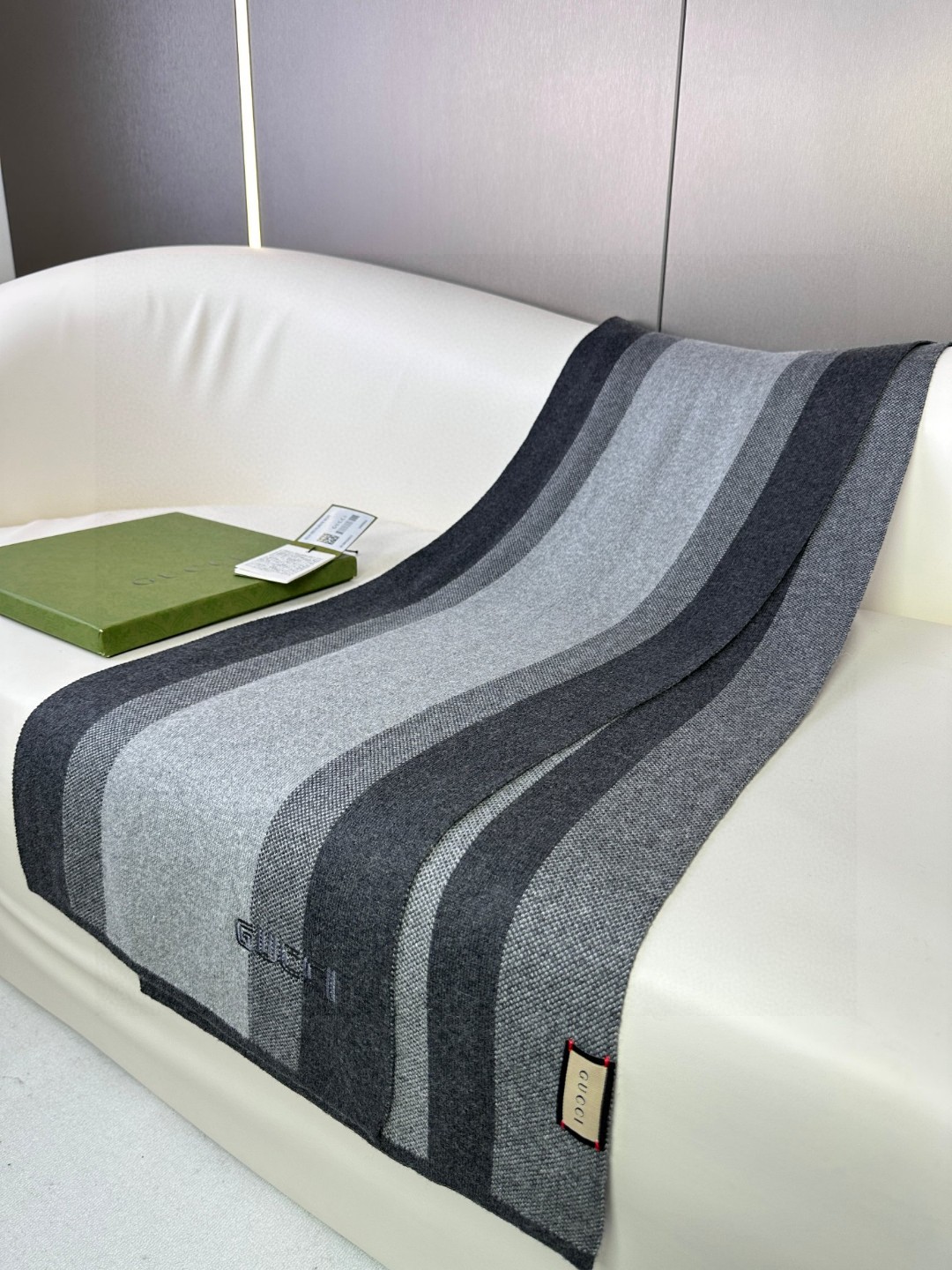 GUCCI 爆款上新 高端男士围巾👍【经典条纹】独家牛货🐂 简单的Logo，体现出高品味 冬季必备！这种