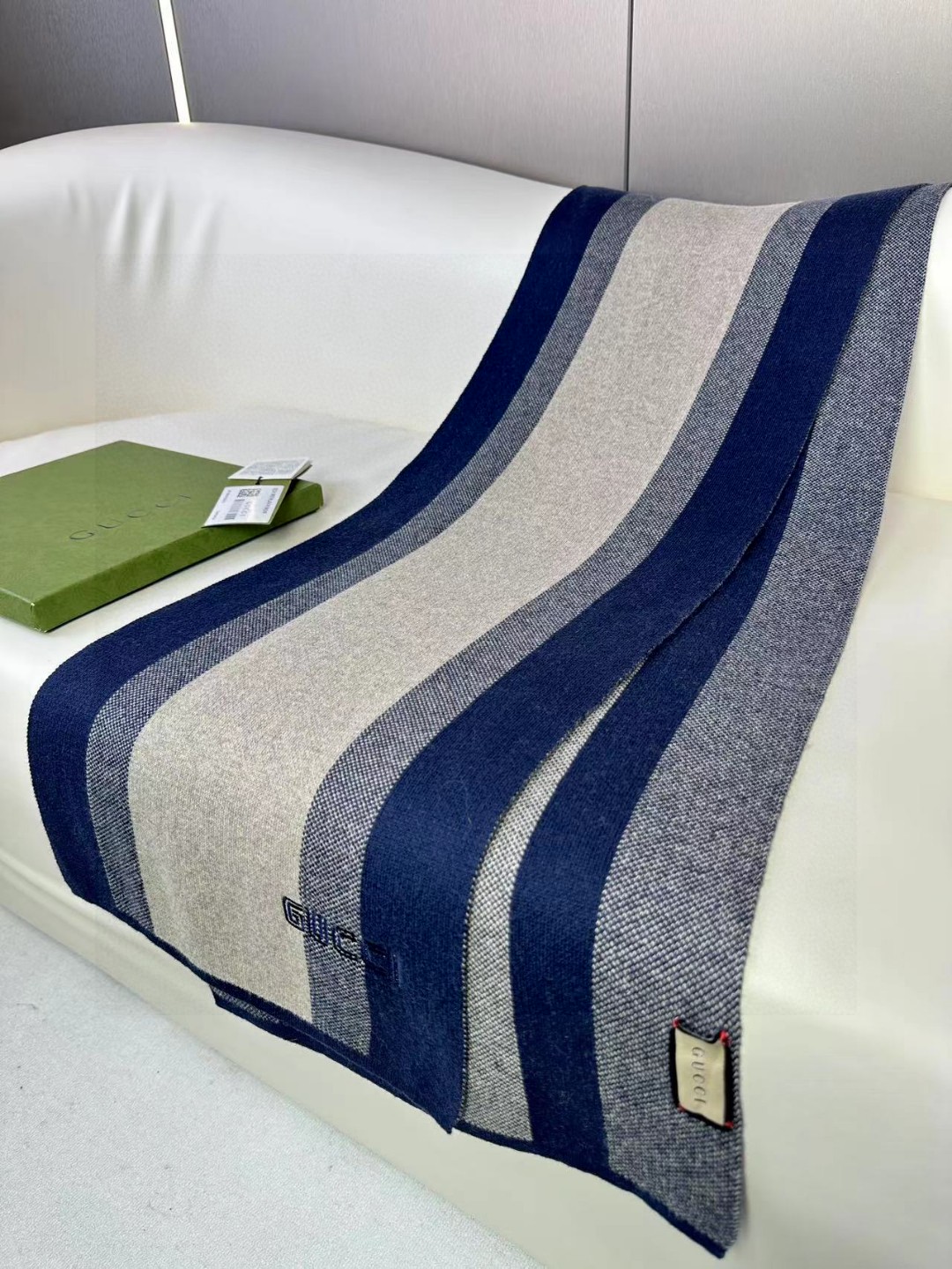 GUCCI 爆款上新 高端男士围巾👍【经典条纹】独家牛货🐂 简单的Logo，体现出高品味 冬季必备！这种