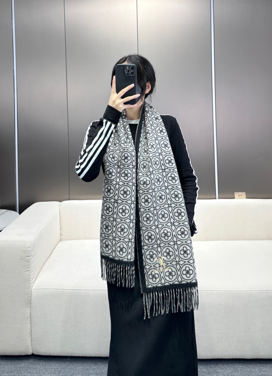 🌾Lv爆款经典四叶草🍀双面提花爆款围巾🧣！！！非常百搭的一款，搭配大衣，毛衣都非常高级，尺寸刚刚好，及保