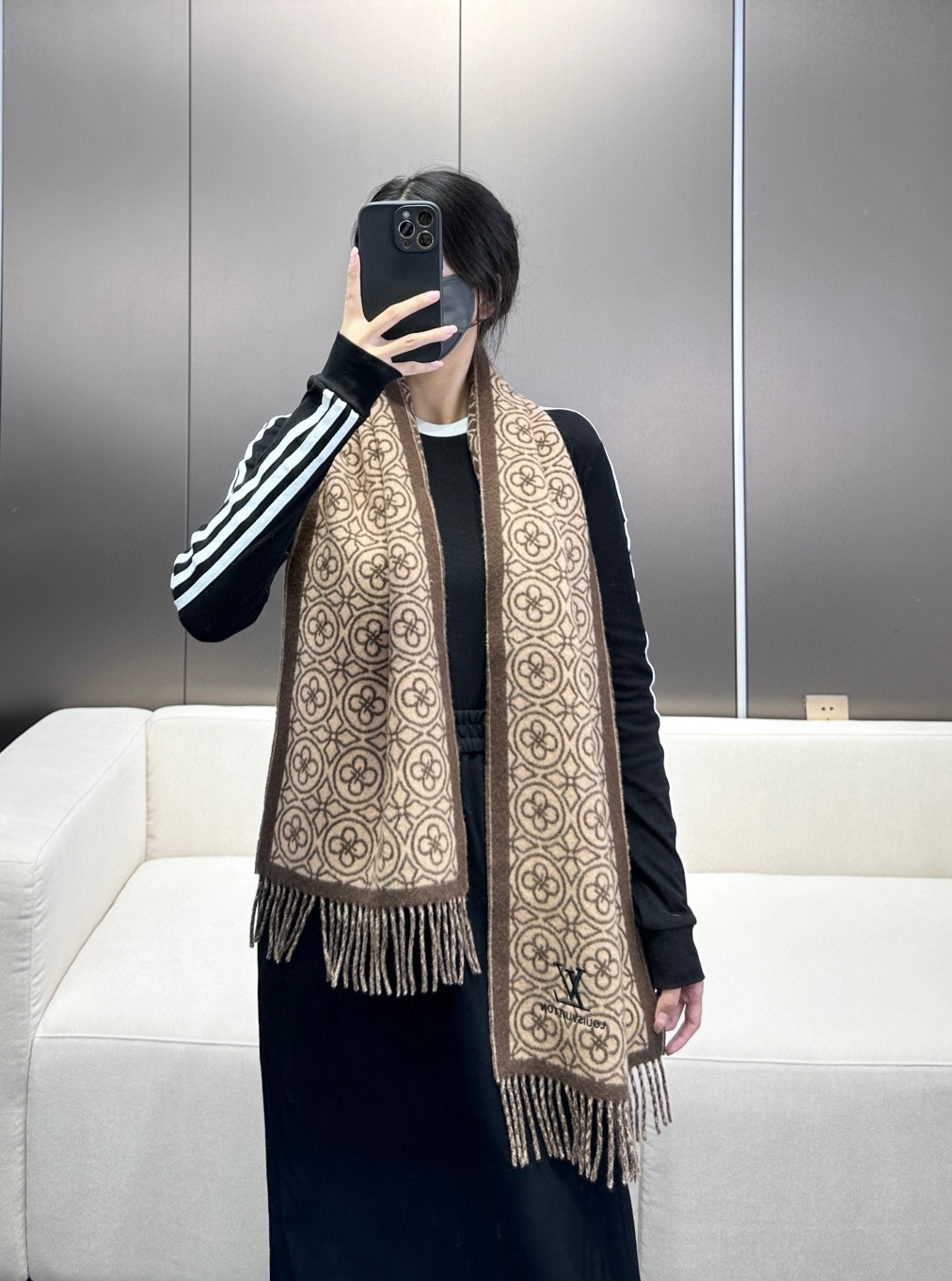 🌾Lv爆款经典四叶草🍀双面提花爆款围巾🧣！！！非常百搭的一款，搭配大衣，毛衣都非常高级，尺寸刚刚好，及保