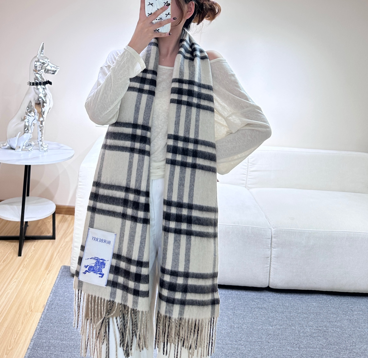 ❤️上新！易梦玲同款Bur新款双面两用格纹羊绒围巾，绝对是冬日里封神的一款，男女同款，配情侣款也是绝绝子