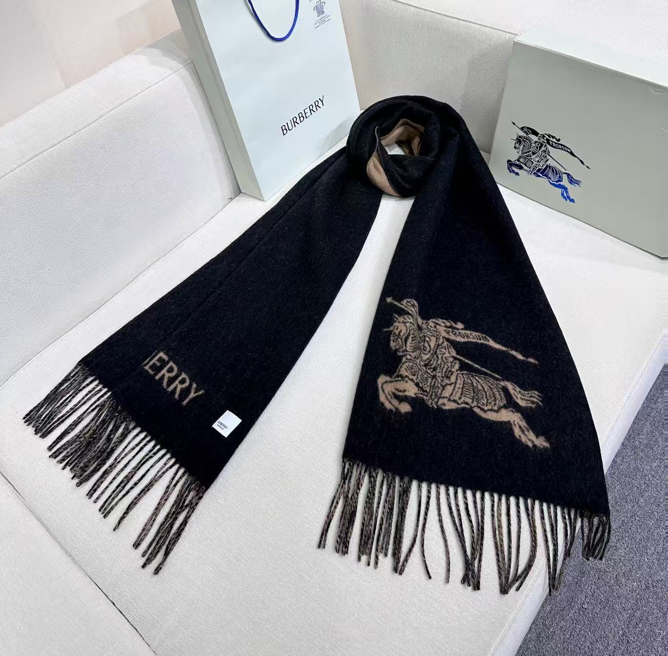 ❤️上新！高品质！Burberry · 巴宝莉新款双面羊绒围巾‼️今年的B家真的是高端Level，重磅极