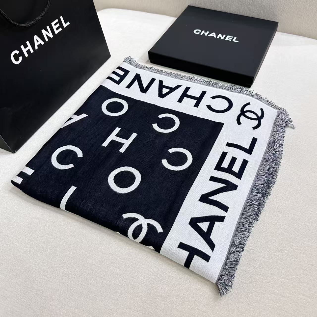 𝐂HANEL 2025秋冬限量版‼️香奶奶家❤️闭眼全收专柜货，小香今年新品。小字母大尺寸美到没朋友❗️