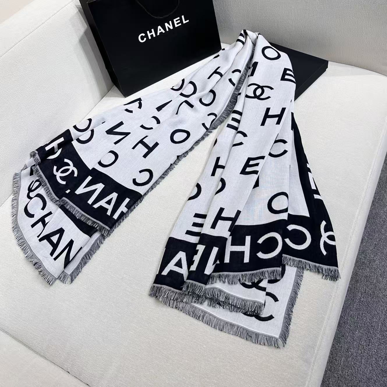 𝐂HANEL 2025秋冬限量版‼️香奶奶家❤️闭眼全收专柜货，小香今年新品。小字母大尺寸美到没朋友❗️