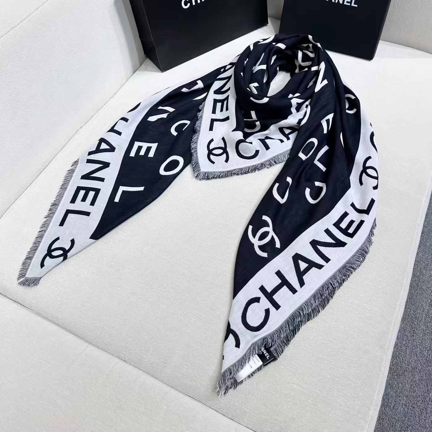 𝐂HANEL 2025秋冬限量版‼️香奶奶家❤️闭眼全收专柜货，小香今年新品。小字母大尺寸美到没朋友❗️